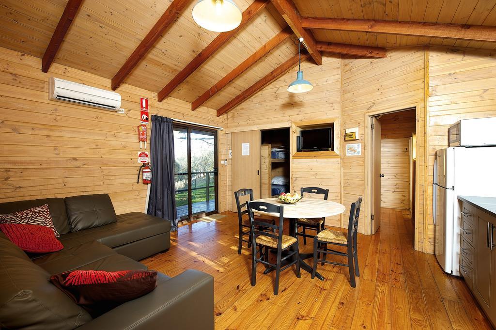 Lakes And Craters Holiday Park Кемпърдаун Стая снимка
